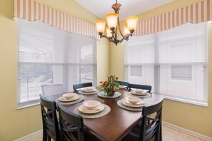 Villa, 3 habitaciones | Restaurantes