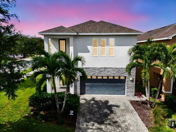 Exterior - Elegant 8br Retreat W/ Private Pool, Spa & Family-friendly Comfort 8 Bedroom Villa (Kissimmee)