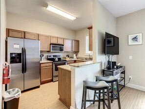 Townhome, 3 Bedrooms | Private kitchen