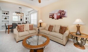 Villa, 6 habitaciones | Área de sala de estar