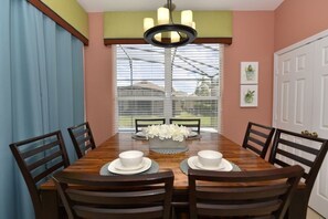 Villa, 4 Bedrooms | Dining