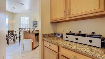 Villa, 5 Bedrooms | Private kitchen | Fridge, oven, coffee/tea maker, toaster