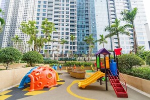 Children's play area - outdoor - Skyway White & Silver Riverside Resident - Binh Thanh, HCM (Binh Thanh)