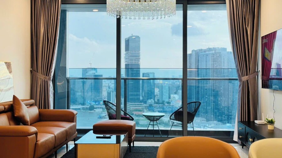 Skyway White & Silver Riverside Resident - Binh Thanh, HCM