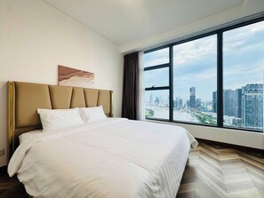 豪華公寓, 3 間臥室, 城市景觀 | 低過敏寢具、記憶床墊、書桌、筆電工作空間