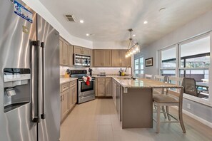 Villa, 4 Bedrooms | Private kitchen