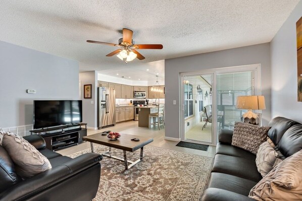 Villa, 4 Bedrooms | Living area