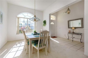 Dining - 5br Villa At Highlands Reserve Golf & Country Club 5 Bedroom Villa (Davenport)