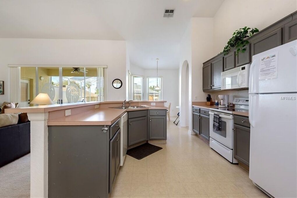 Private kitchen | Fridge, oven, toaster