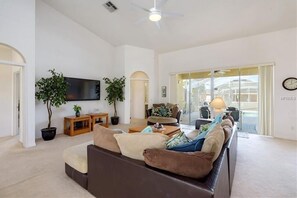 Living area - 5br Villa At Highlands Reserve Golf & Country Club 5 Bedroom Villa (Davenport)