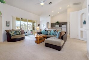 Villa, 5 Bedrooms | Living area