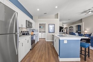 فيلا - ٤ غرف نوم | مطبخ خاص | ثلاجة، فرن، محمصة خبز