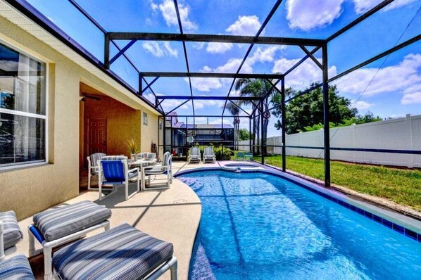 فيلا - ٤ غرف نوم | حمام سباحة | حمّام سباحة خارجي، حمّام سباحة مُدفَّأ