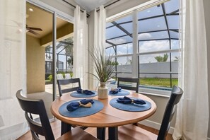 Villa, 4 Bedrooms | Dining