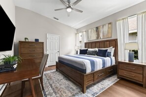 فيلا - ٤ غرف نوم | 4 عدّة غرف نوم ومساحة عمل للكمبيوتر المحمول ومكواة/لوح كي