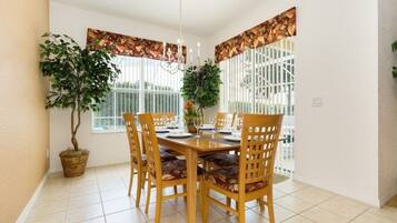 Villa, 4 Bedrooms | Dining