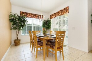 Villa, 4 Bedrooms | Dining