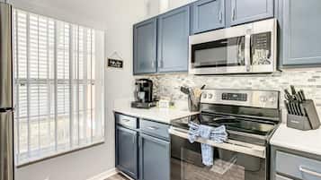 聯排別墅, 3 間臥室 | 私人廚房 | 電冰箱、咖啡機/沖茶器、烤麵包機