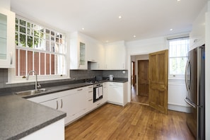 Fridge, oven, stovetop, dishwasher
