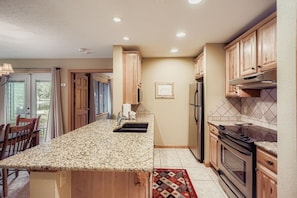 Private kitchen - 1702 The Willows 1 Bedroom Condo (Keystone)