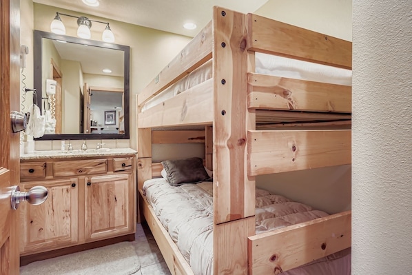 1 bedroom, free WiFi - 1702 The Willows 1 Bedroom Condo (Keystone)