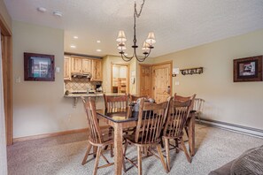 Dining - 1702 The Willows 1 Bedroom Condo (Keystone)