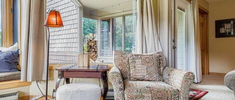 Condo, 1 Bedroom | Living area