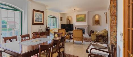 スマートテレビ、暖炉