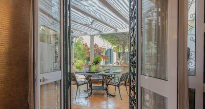Beautiful house at entrance of Quinta da Marinha. Private swimming pool.