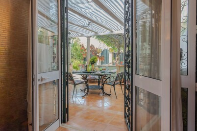 Beautiful luxury! Great location, close to the sea !!!  Private swimming pool.