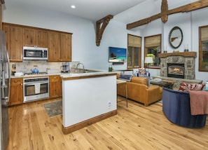 Townhome, 4 Bedrooms | Private kitchen