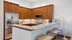 Townhome, 4 Bedrooms | Private kitchen | Fridge, oven, coffee/tea maker, toaster