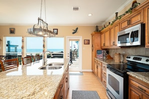 House, 6 Bedrooms | Private kitchen