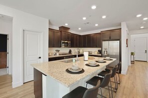 Fridge, microwave, oven, stovetop - Wonderful Lodi 5BR - Fire Pit + Foosball Galore! (Lodi)