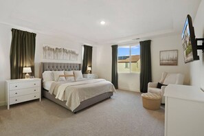 5 Schlafzimmer, Schreibtisch, BĂŒgeleisen/BĂŒgelbrett, Reisekinderbett