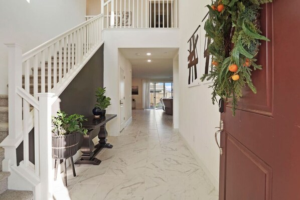 المنشأة من الداخل