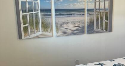 Cozy 2-bedroom apartment near the Ocean