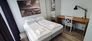 1 bedroom, iron/ironing board, Internet