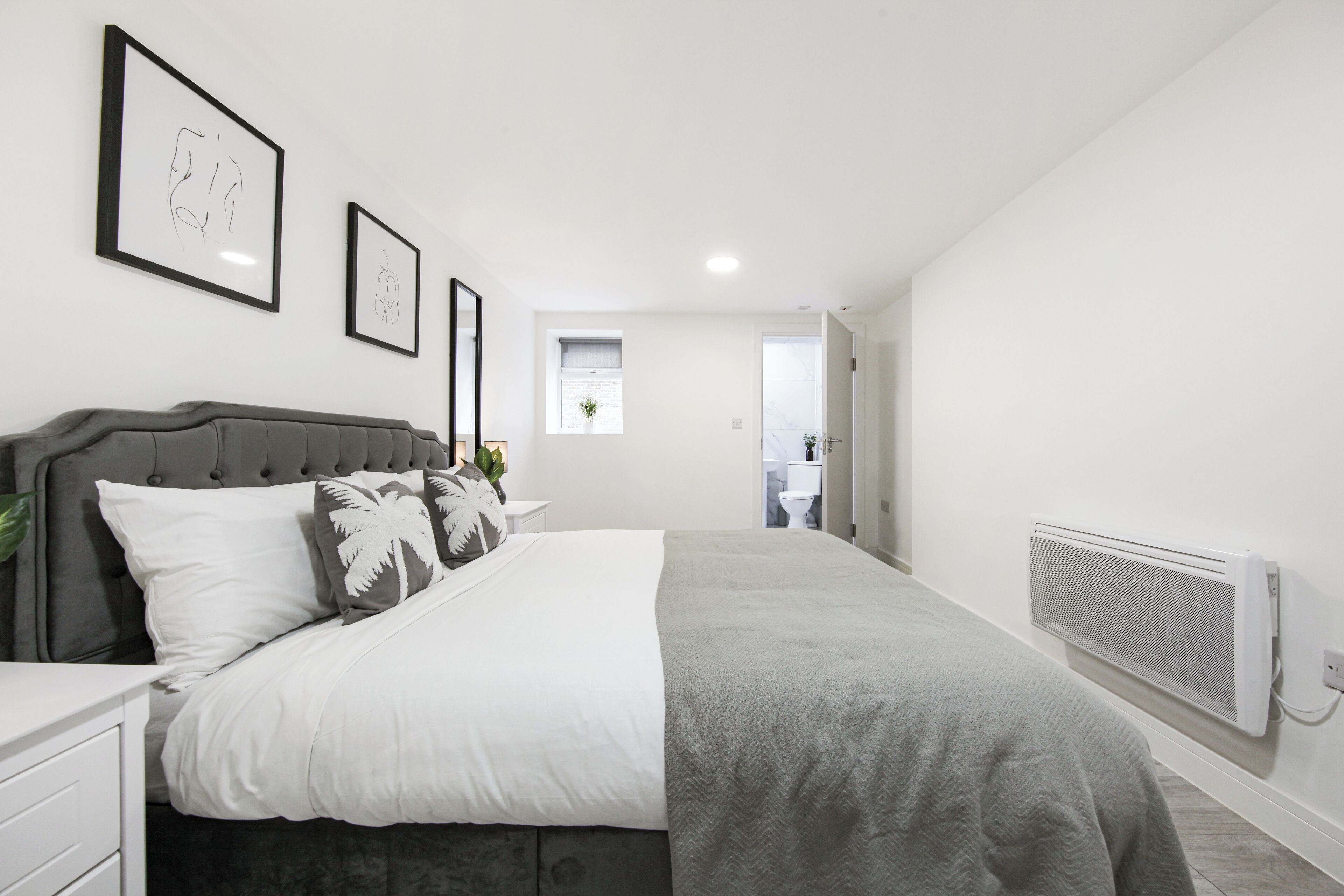 2 habitaciones, tabla de planchar con plancha, wifi y ropa de cama 