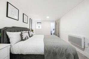 2 habitaciones, tabla de planchar con plancha, wifi y ropa de cama