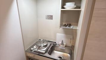 Family Twin Room | Desk, laptop workspace, free WiFi