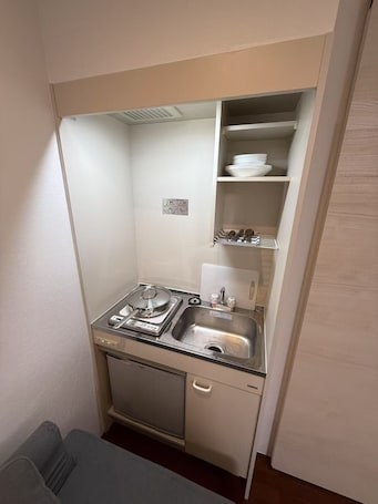 Family Twin Room | Desk, laptop workspace, free WiFi