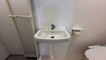 Family Twin Room | Desk, laptop workspace, free WiFi