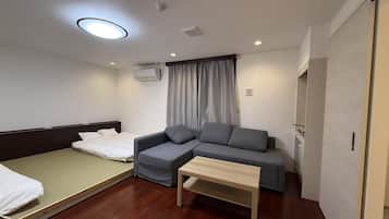 Family Twin Room | Desk, laptop workspace, free WiFi