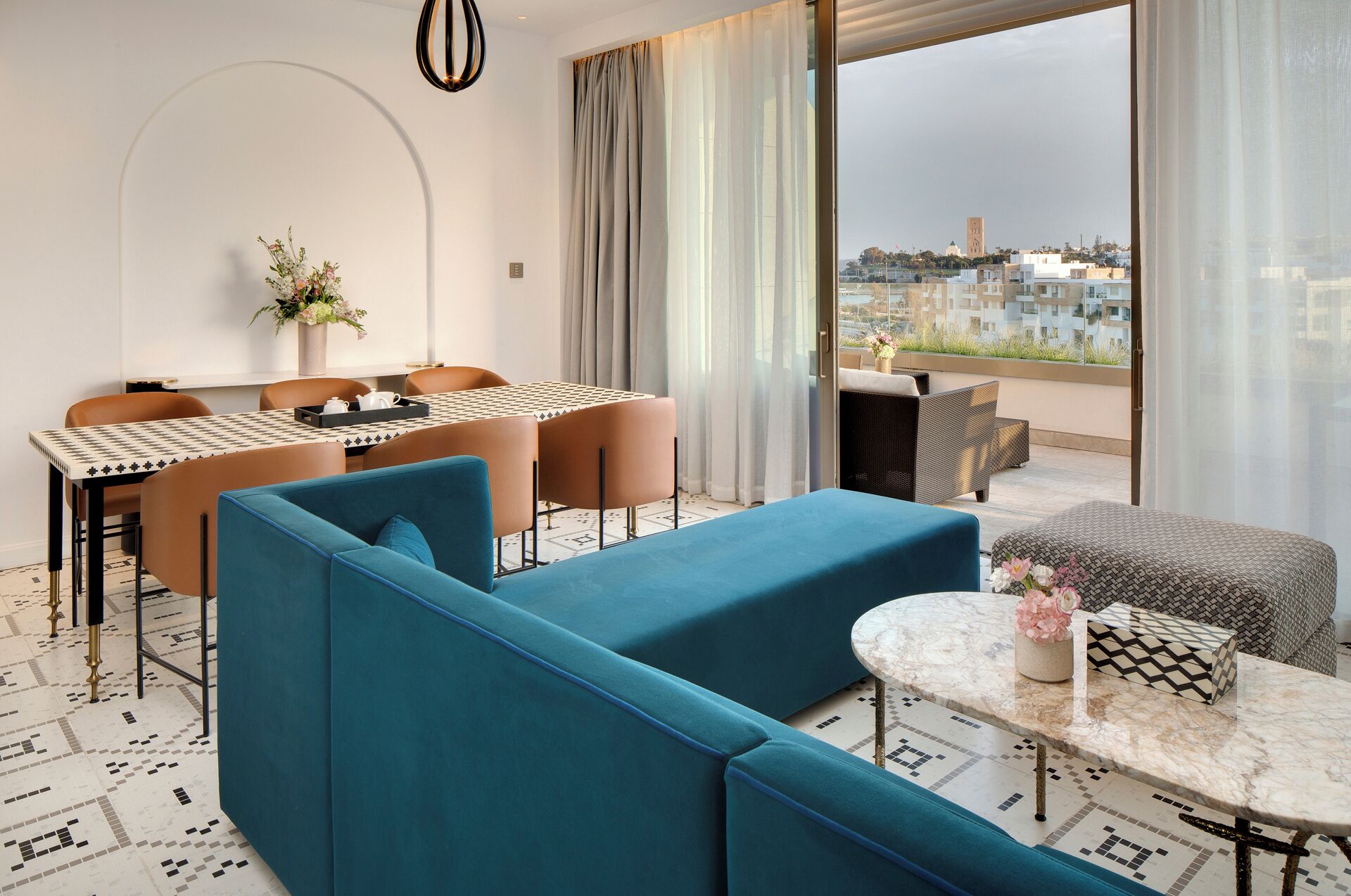 50 インチのスマートテレビ (デジタル放送視聴可)