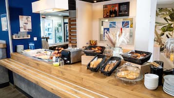 Daily buffet breakfast (EUR 9.95 per person)