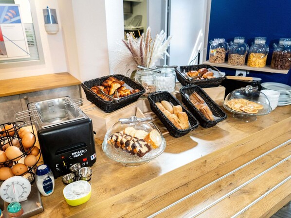 Päivittäinen buffetaamiainen maksusta