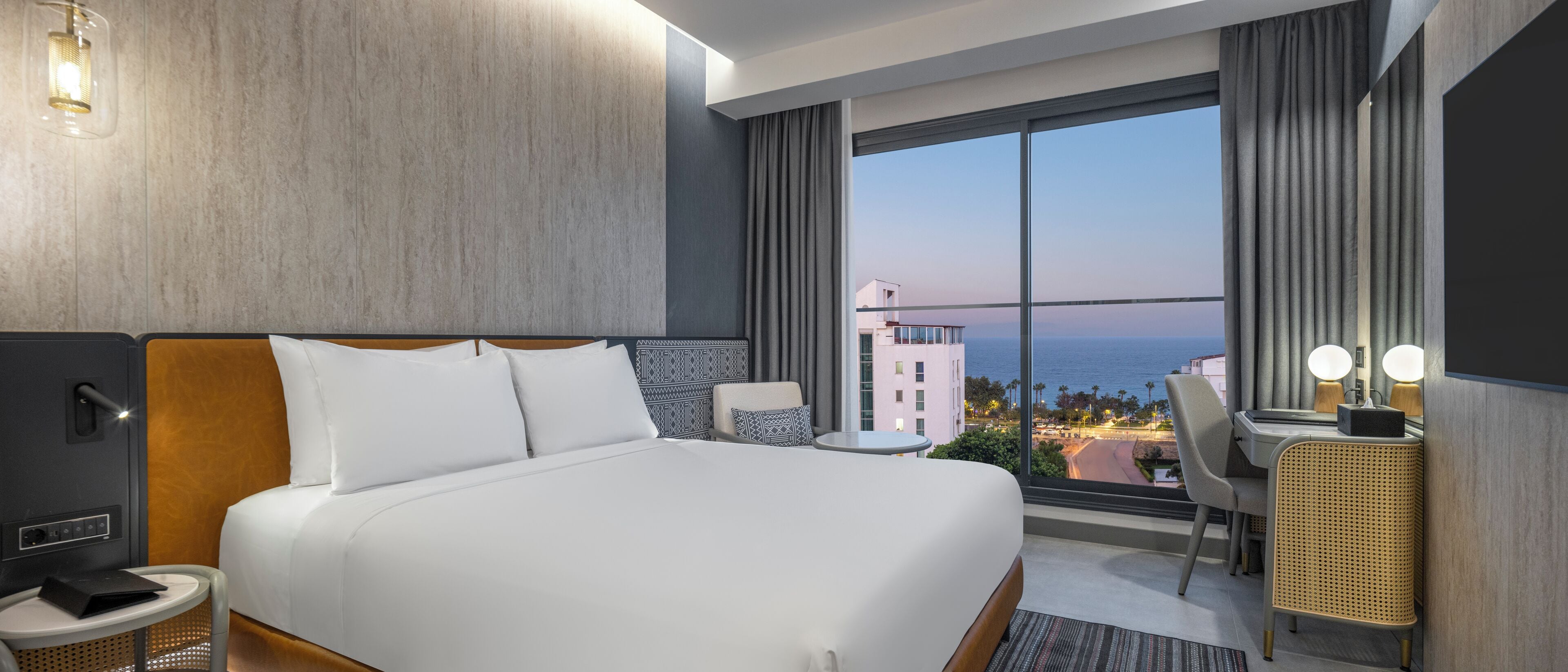 Classic Room, 1 King Bed, Sea View | Frette Italian sheets, premium bedding, down comforters