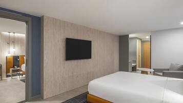 Habitación superior, 2 camas matrimoniales, vista a la ciudad | Sábanas italianas Frette, ropa de cama de alta calidad y edredón