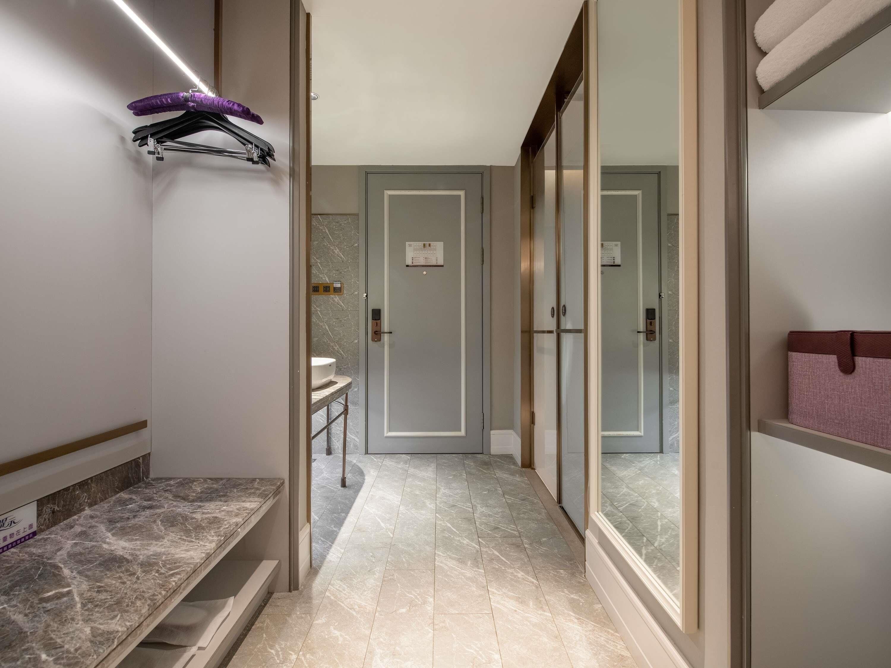Habitación superior, 1 cama de matrimonio grande | Ropa de cama de alta calidad y edredones de plumas